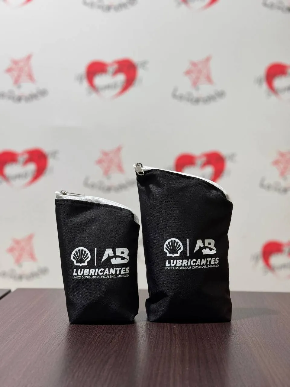 Juego de yerbero y azucarero de tela con cierre y logo impreso