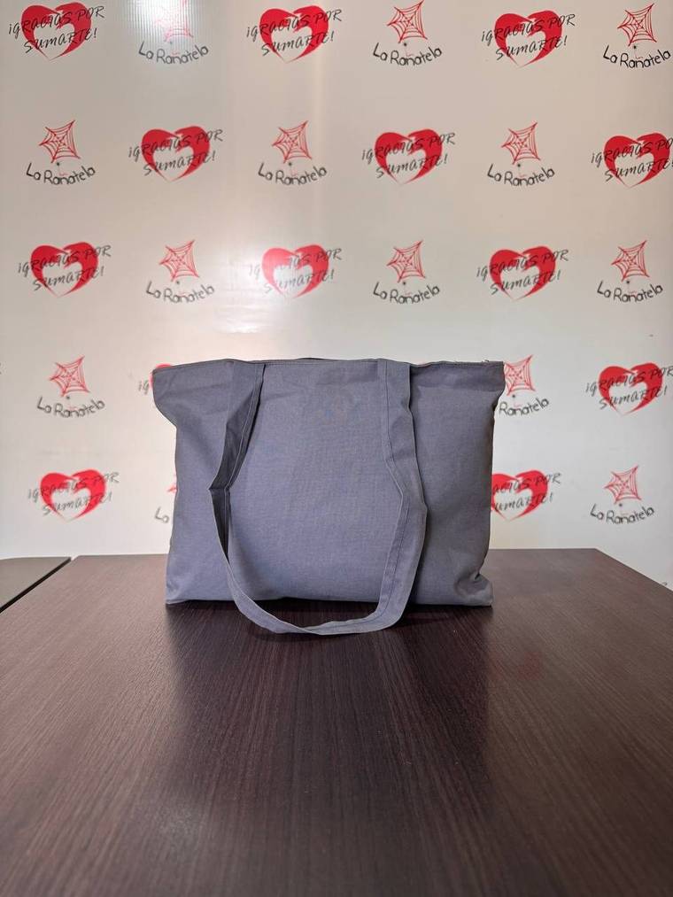 Bolso de brin gris con asas largas del mismo material
