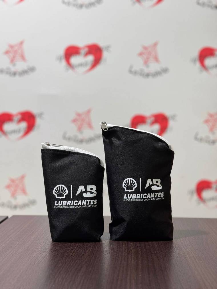Juego de yerbero y azucarero de tela con cierre y logo impreso